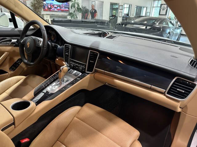 2016 Porsche Panamera