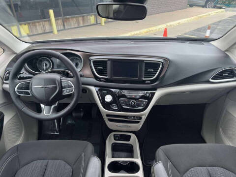 2024 Chrysler Voyager LX