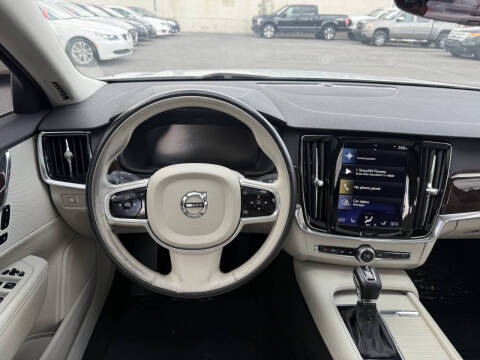 2017 Volvo S90 T6 Momentum