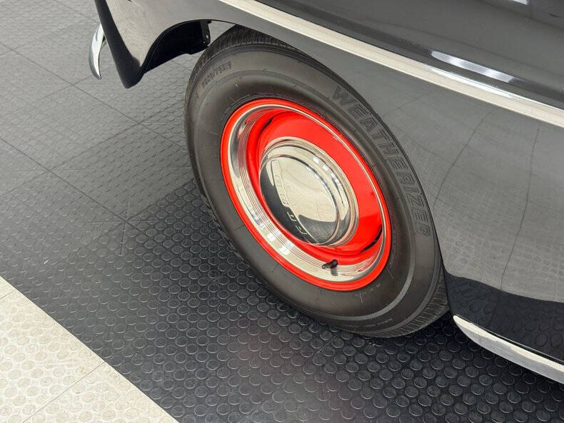 1948 Ford Super Deluxe