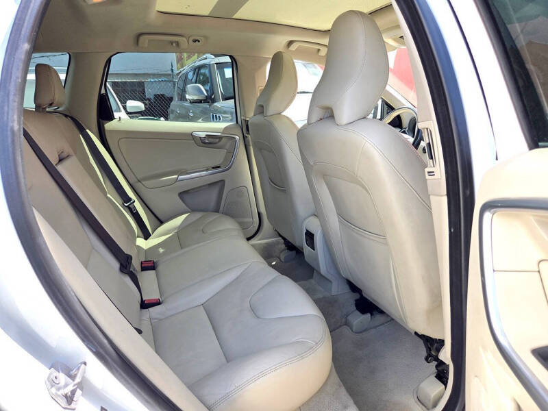 2016 Volvo XC60 T5 Drive-E Premier