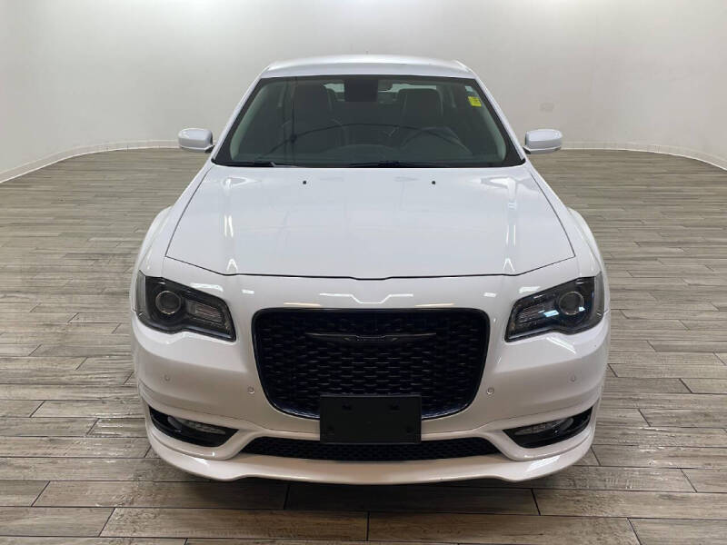 Used 2022 Chrysler 300 Touring L with VIN 2C3CCADG0NH256549 for sale in Florissant, MO