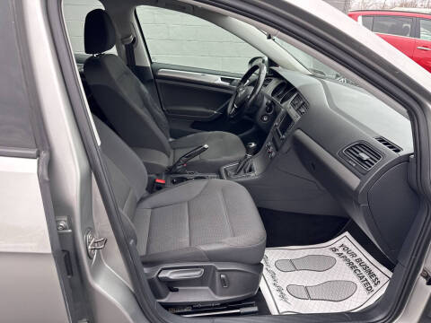 2017 Volkswagen Golf TSI S