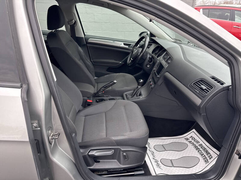 2017 Volkswagen Golf TSI S