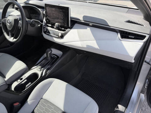 2025 Toyota Corolla Hatchback SE