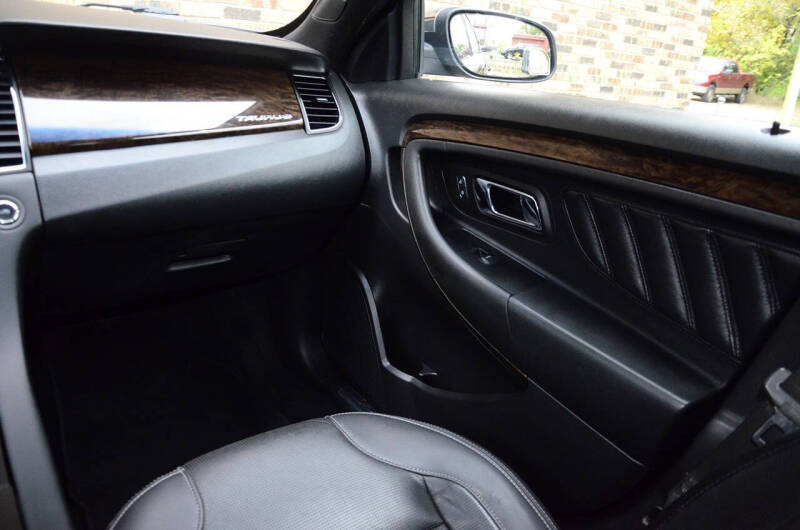 2019 Ford Taurus Limited