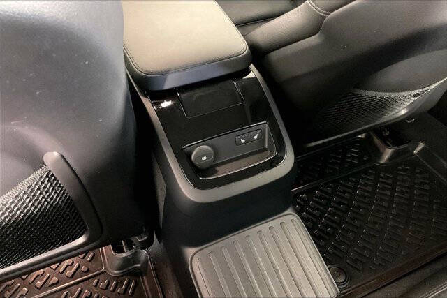 2024 Volvo S60 Recharge T8 Ultimate Dark Theme