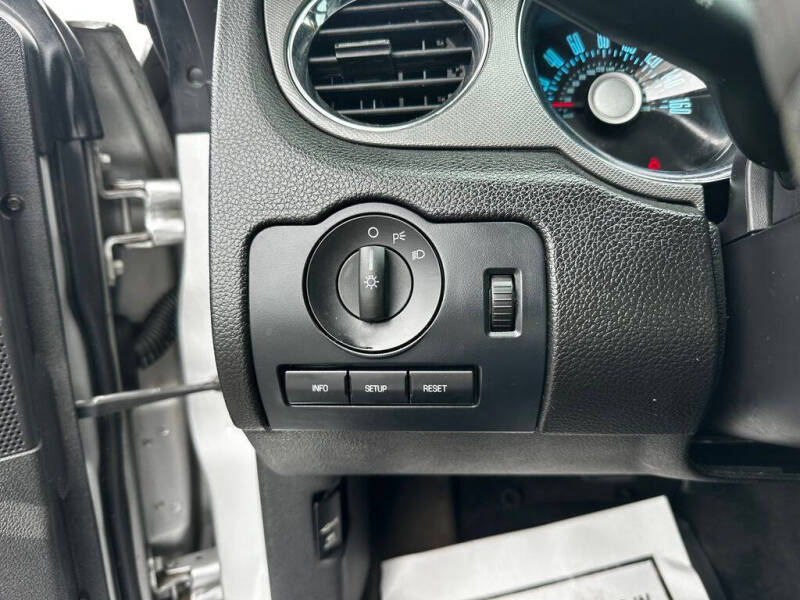 2012 Ford Mustang V6