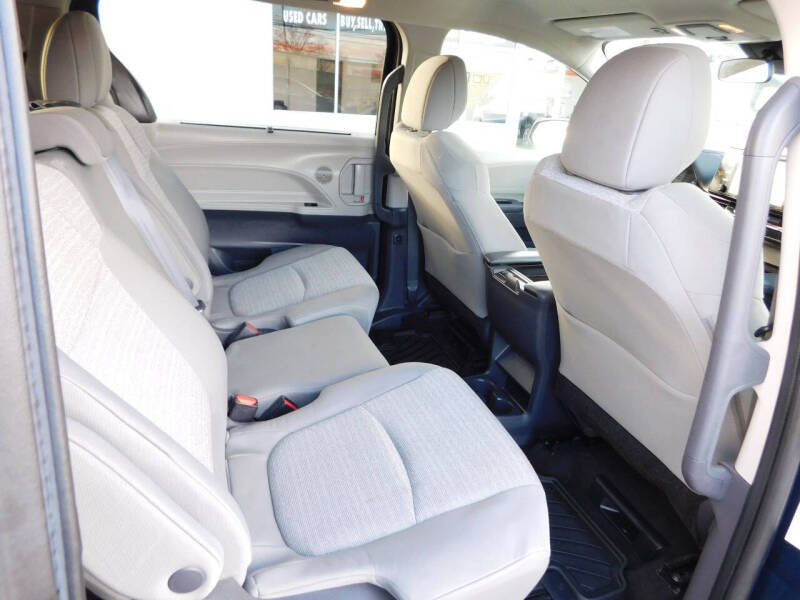 2021 Toyota Sienna LE 8-Passenger