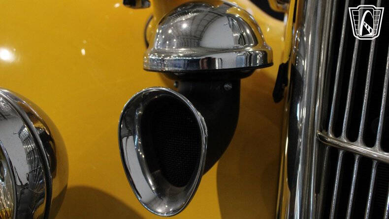 1935 Ford Deluxe