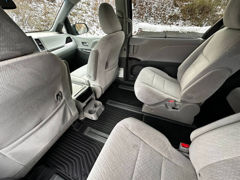 2015 Toyota Sienna LE 7-Passenger