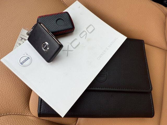 2016 Volvo XC90 T6 Momentum