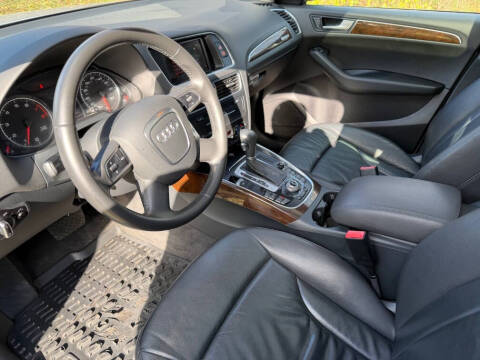 2011 Audi Q5 2.0T quattro Premium Plus