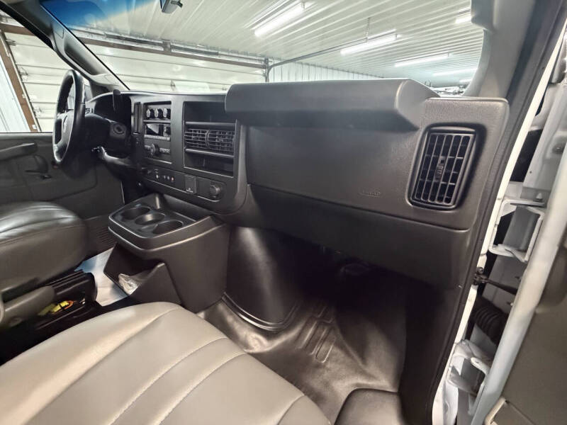 2023 GMC Savana 2500