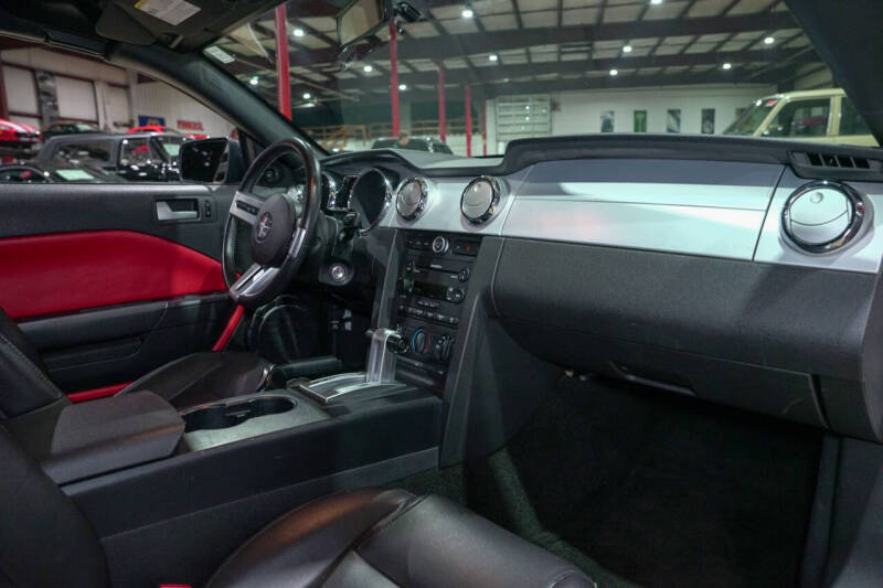 2005 Ford Mustang V6 Premium