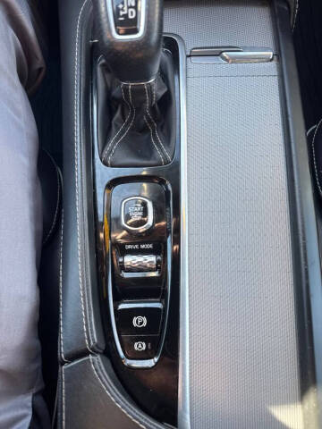 2019 Volvo XC90 T6 R-Design