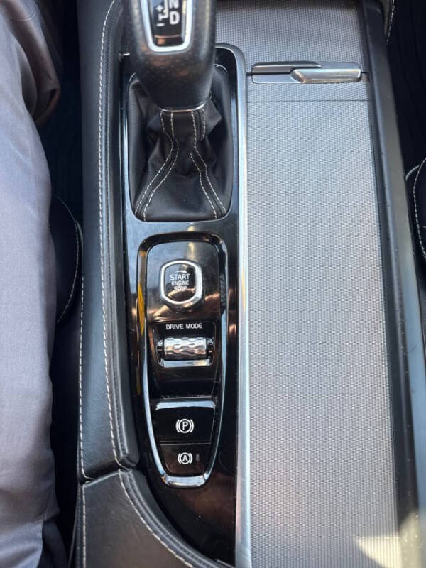 2019 Volvo XC90 T6 R-Design