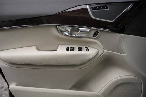 2017 Volvo XC90 T5 Momentum