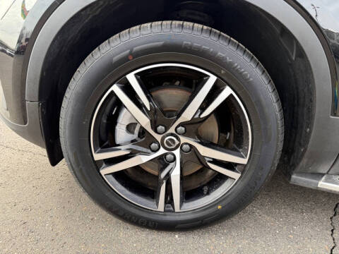 2023 Volvo XC40 B5 Core