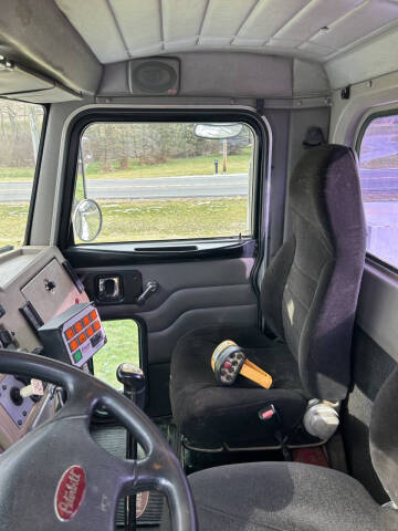 2006 Peterbilt 335 Mechanic's Truck