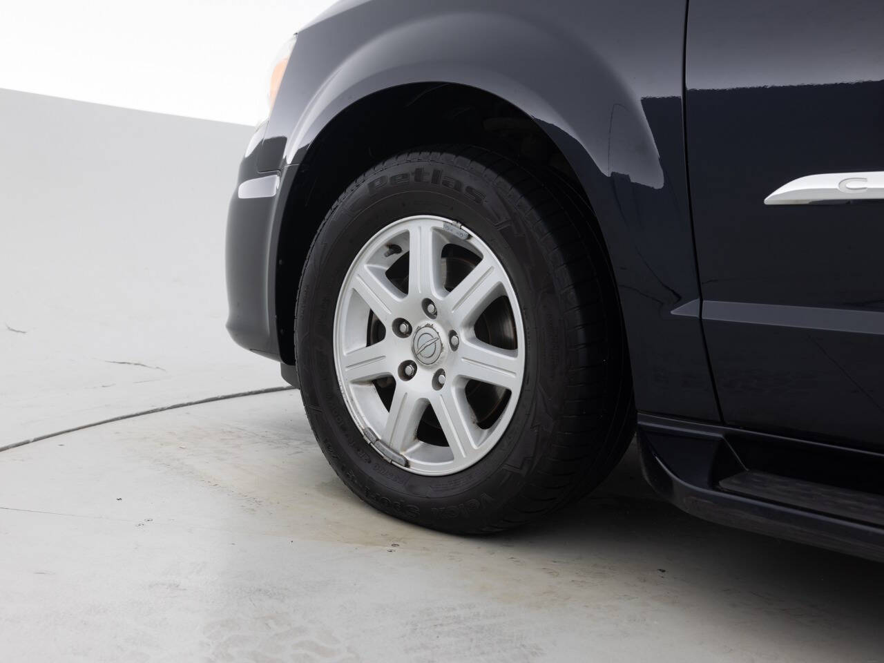 Used Car 2011 Chrysler Town And Country  Touring 4dr Mini Van For Sale Under $10,000 In Coal City, Illinois