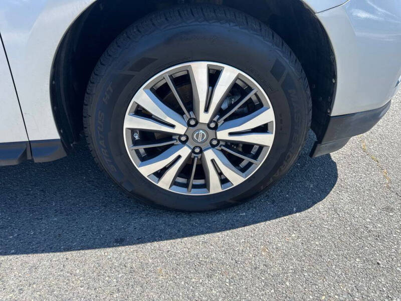 2017 Nissan Pathfinder SV