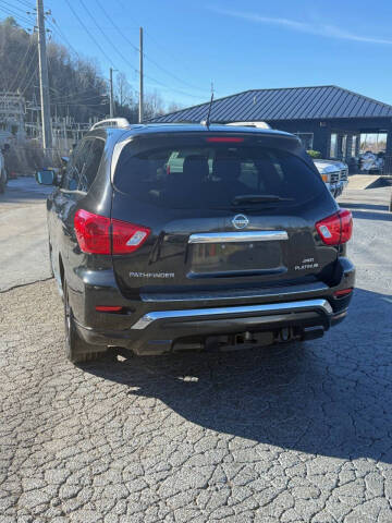 2017 Nissan Pathfinder Platinum