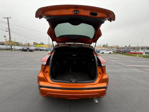 2021 Nissan Kicks SR