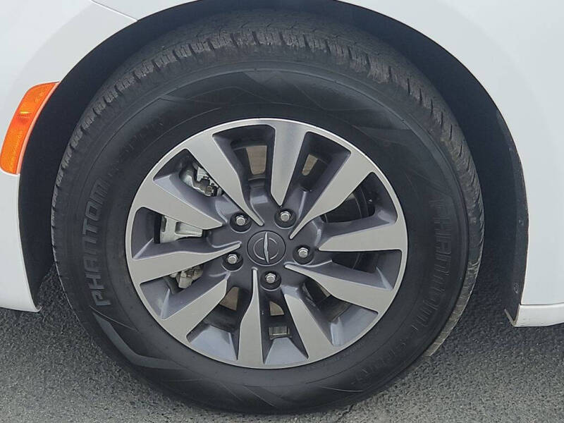 2024 Chrysler Pacifica Plug-In Hybrid Select