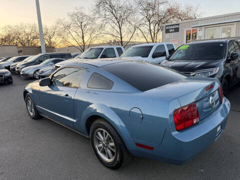2006 Ford Mustang V6 Deluxe