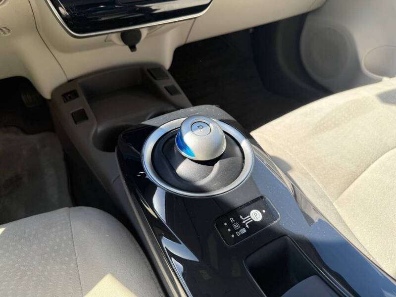 2011 Nissan LEAF SL