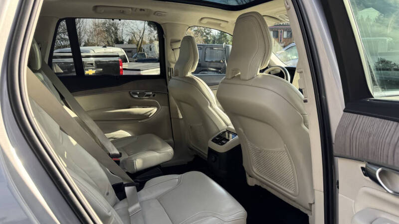 2023 Volvo XC90 Recharge T8 Ultimate Bright Theme 6P