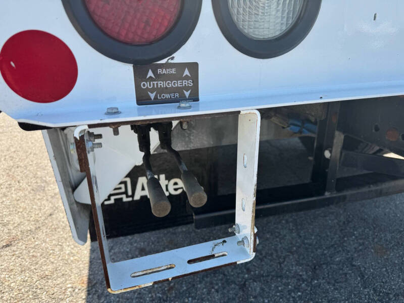 2019 Freightliner M2 106