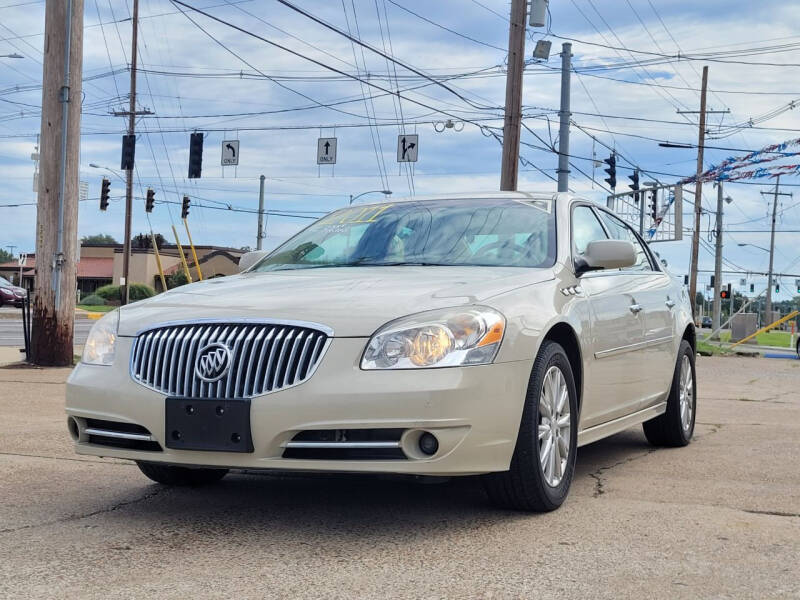 Buick Lucerne's photo