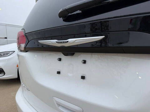 2026 Chrysler Voyager LX