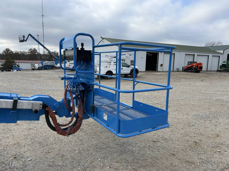 2015 Genie 80' Manlift