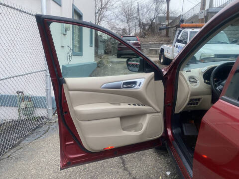 2017 Nissan Pathfinder SL