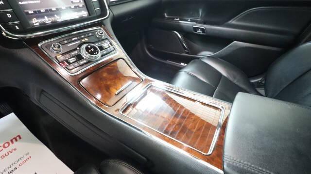 2017 Lincoln Continental Select