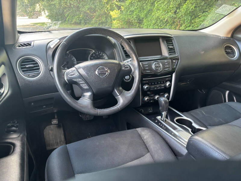 2018 Nissan Pathfinder SV