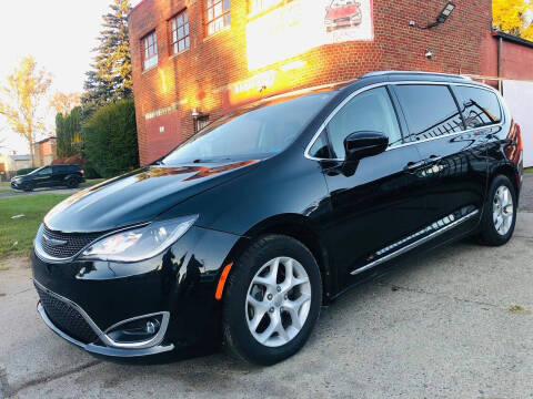 2017 Chrysler Pacifica Touring-L Plus
