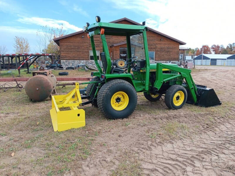John Deere 955 Tractor with Bucket & Back Blade