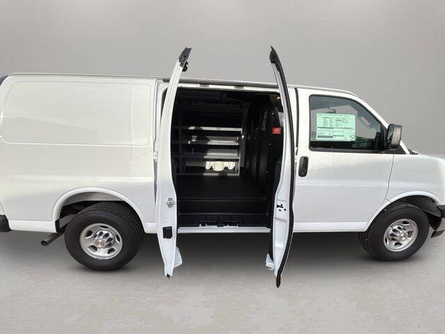2025 Chevrolet Express 2500