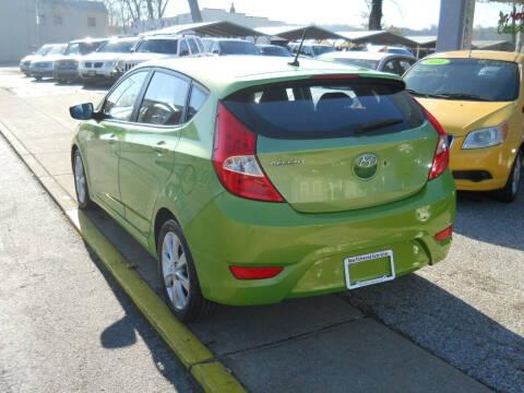 2013 Hyundai Accent SE