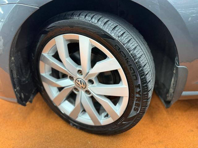 2019 Volkswagen Golf SE