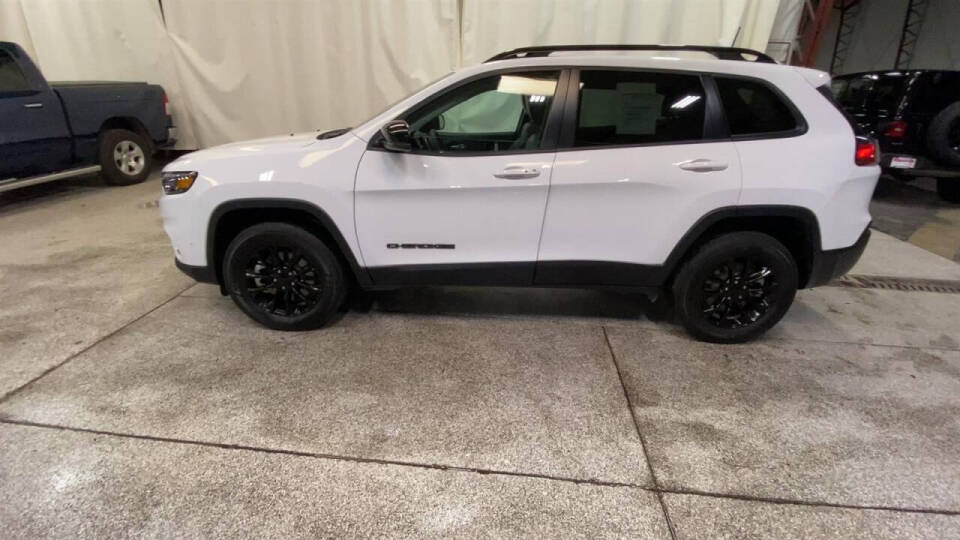 2023 Jeep Cherokee for sale at Victoria Auto Sales in Victoria, MN