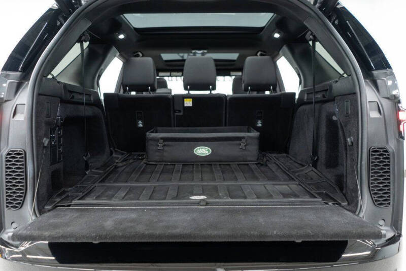 2023 Land Rover Discovery P300 S R-Dynamic