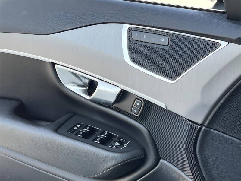 2022 Volvo XC90 T5 Momentum