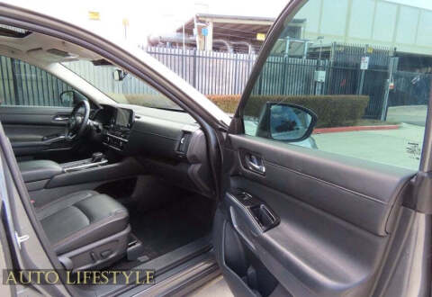 2022 Nissan Pathfinder SL