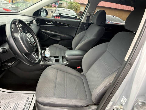 2019 Kia Sorento S V6