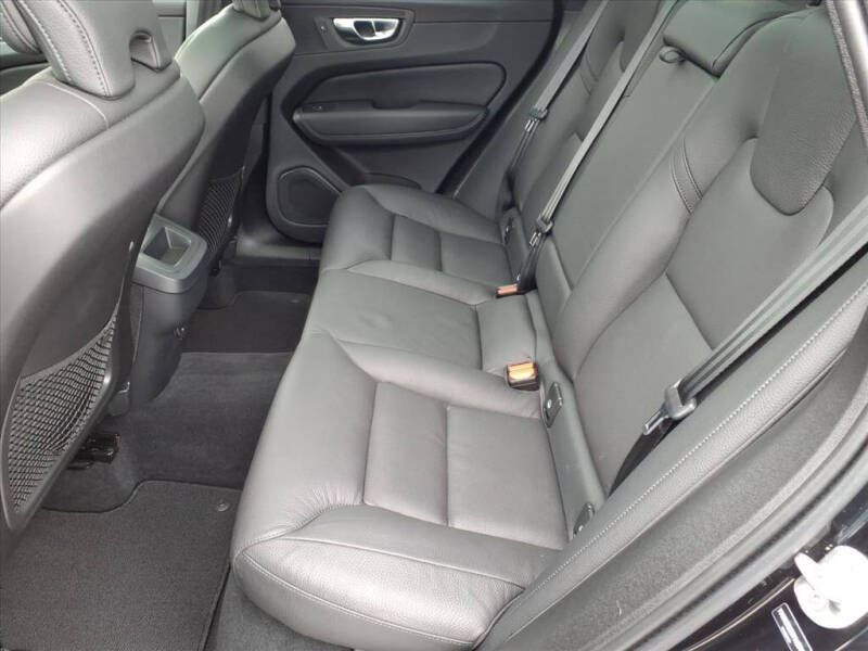 2025 Volvo XC60 B5 Plus Dark Theme